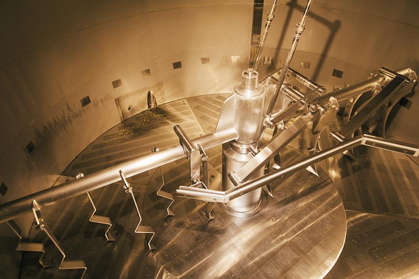 Filteren - The Brew Society In de volgende stap gaan we de draf scheiden uit het beslag. Eenmaal dit is gebeurd, belandt de draf in een silo en wordt opgehaald en verdeeld onder melkveehouders.