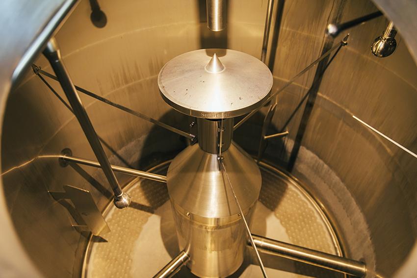 Mashing (maischen in German) is where the coarsely milled malt and brewing water are mixed in a mash tun. 